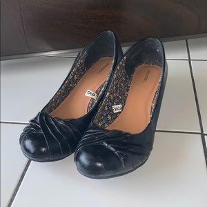 Black closed in wedges